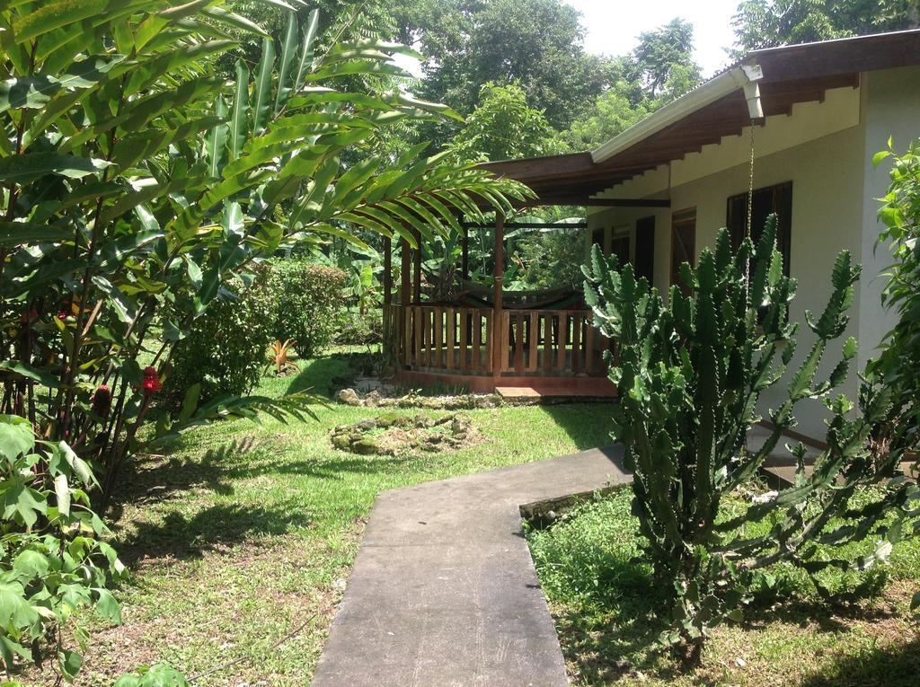 Cabinas Caribe Luna Cahuita Extérieur photo