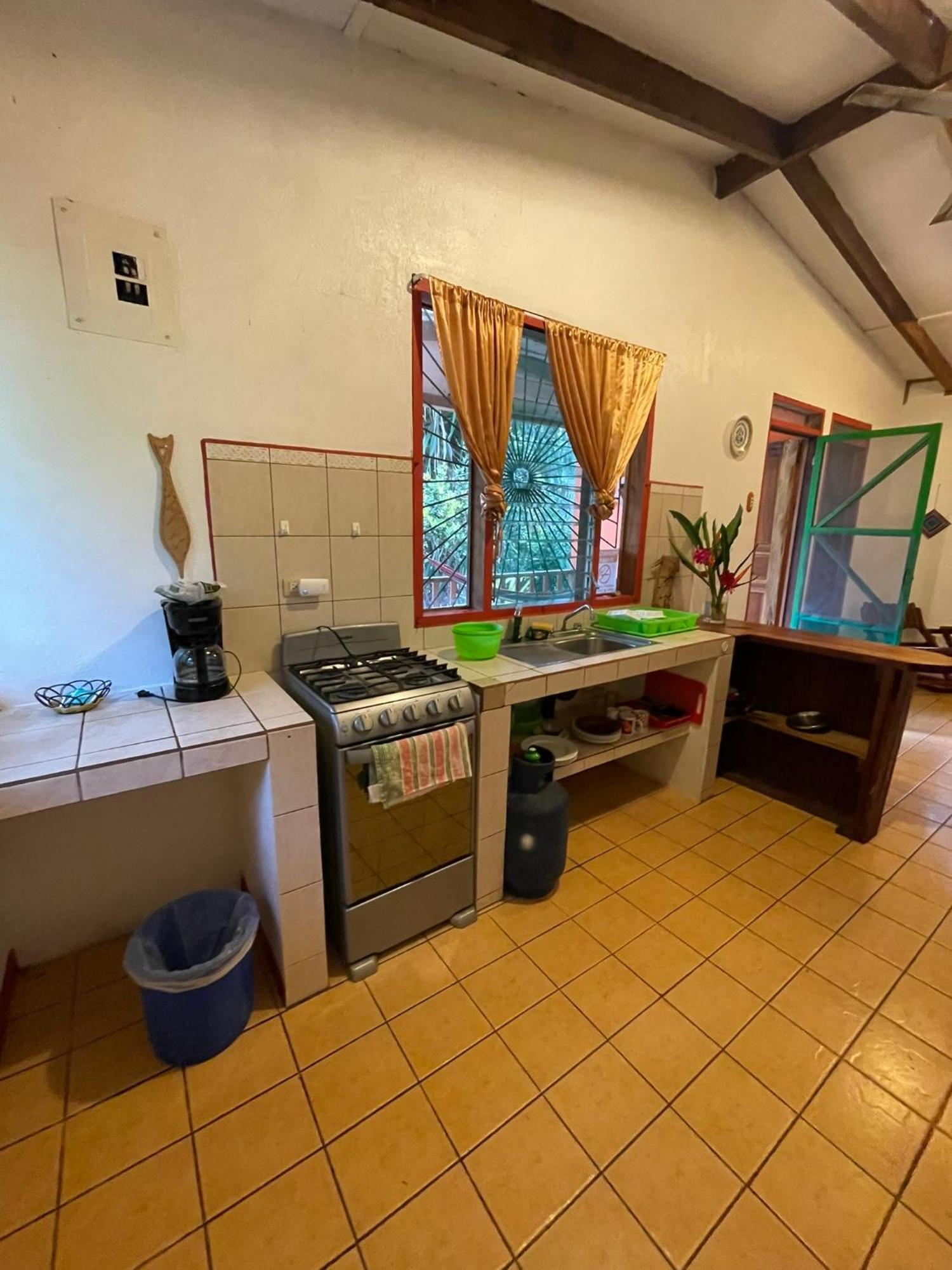 Cabinas Caribe Luna Cahuita Extérieur photo
