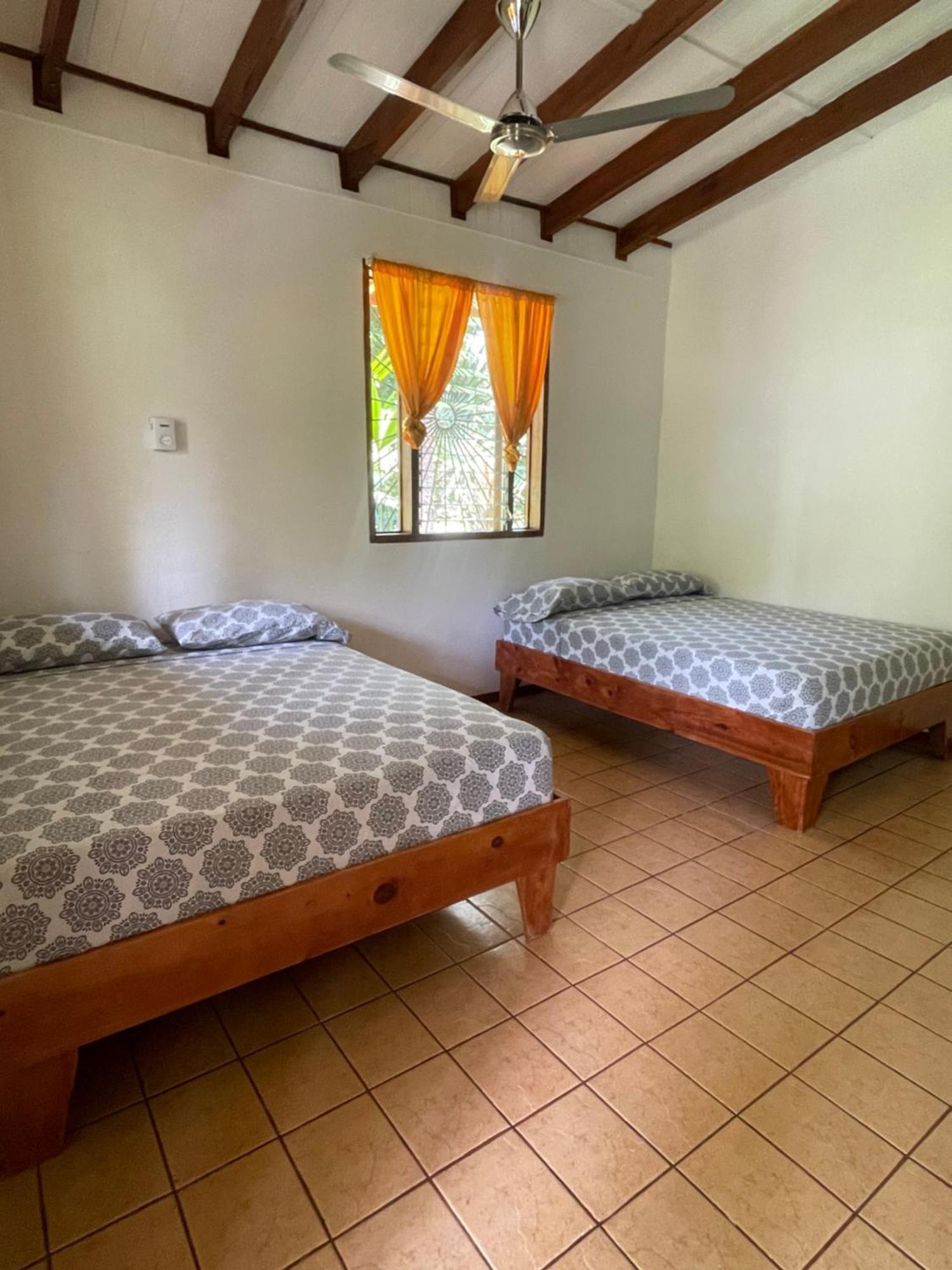 Cabinas Caribe Luna Cahuita Extérieur photo