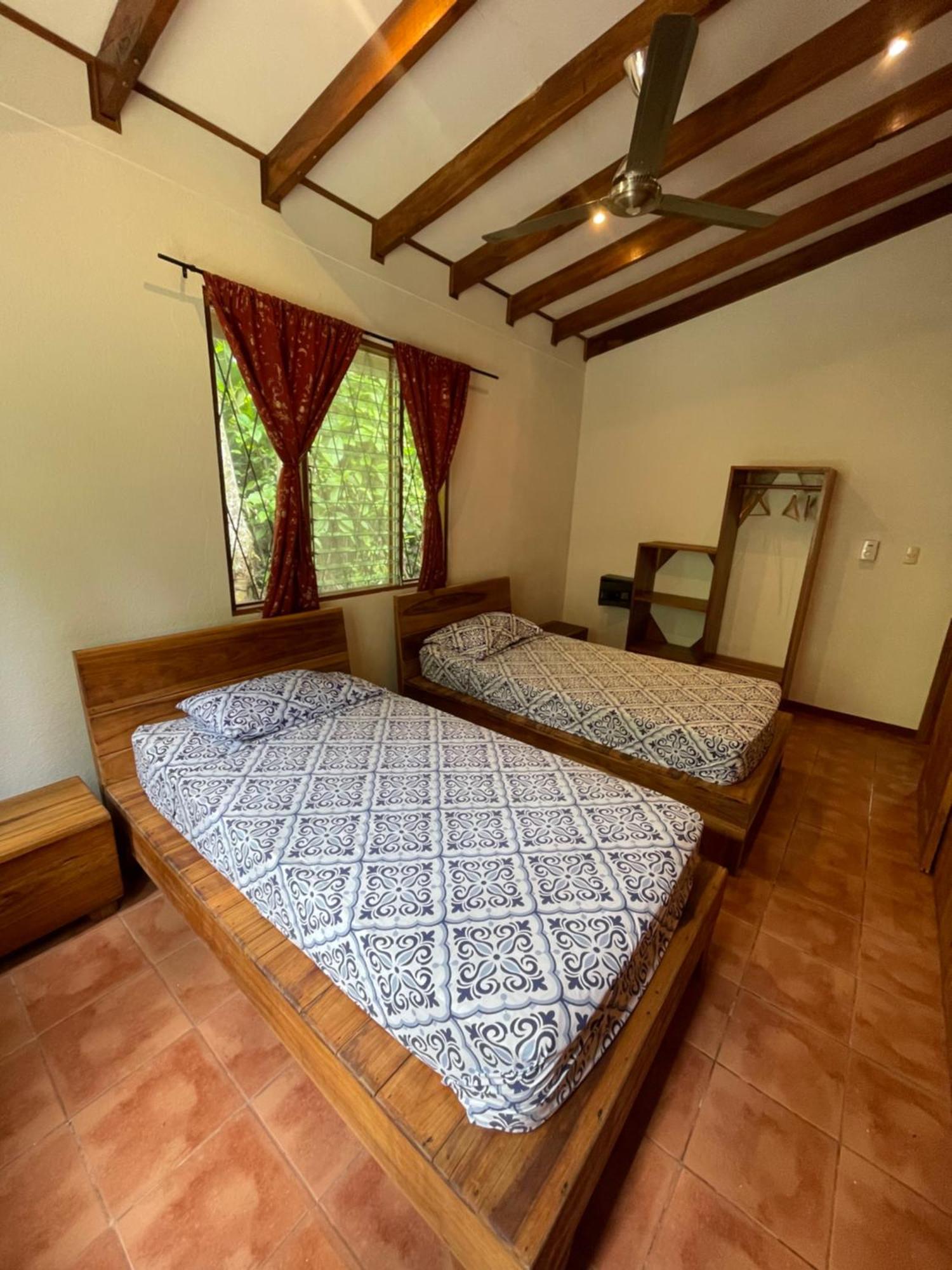 Cabinas Caribe Luna Cahuita Extérieur photo