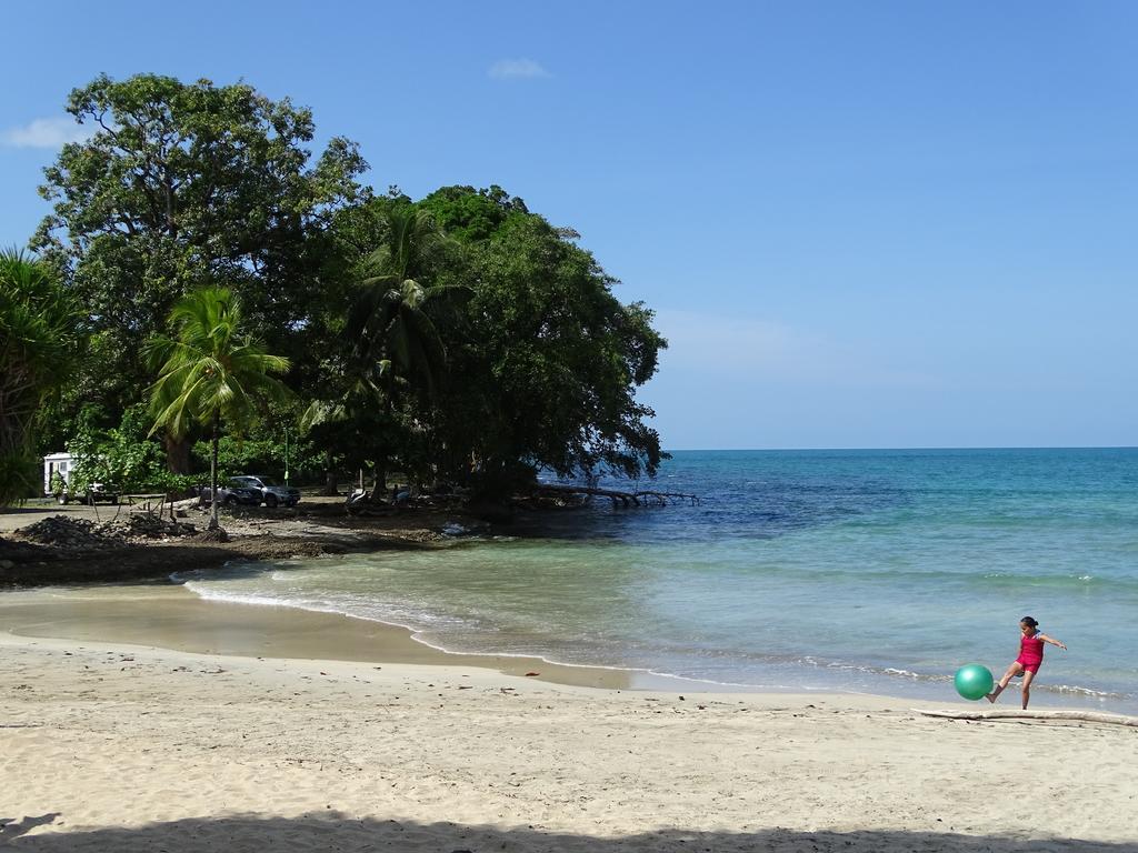 Cabinas Caribe Luna Cahuita Extérieur photo