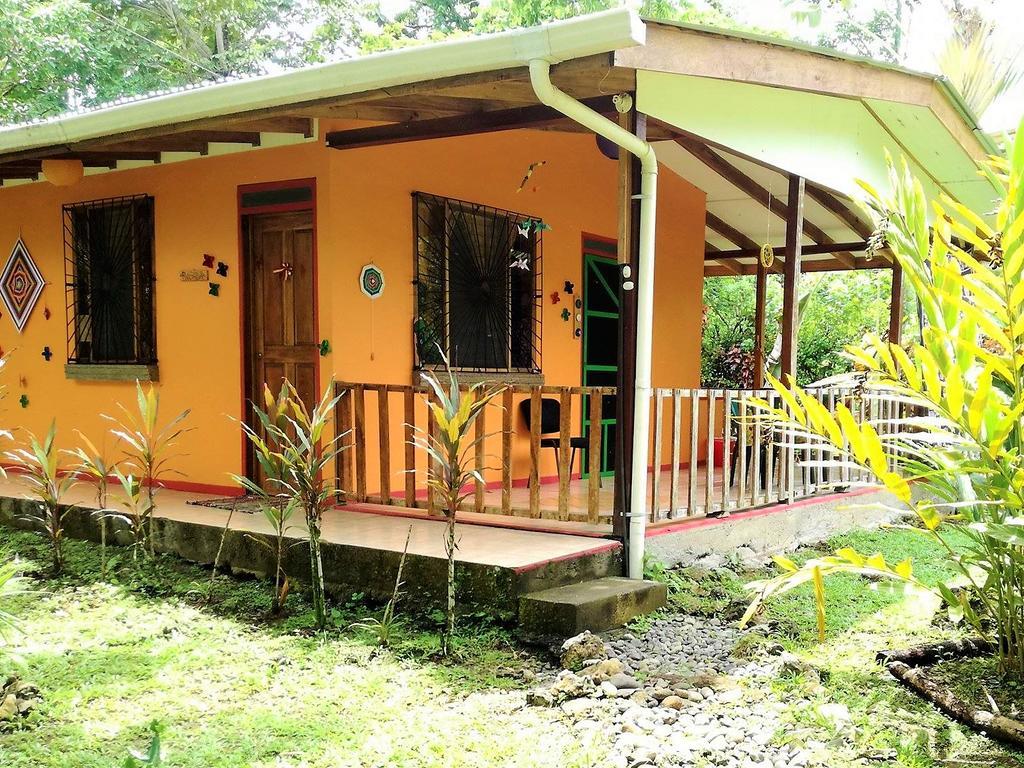 Cabinas Caribe Luna Cahuita Extérieur photo