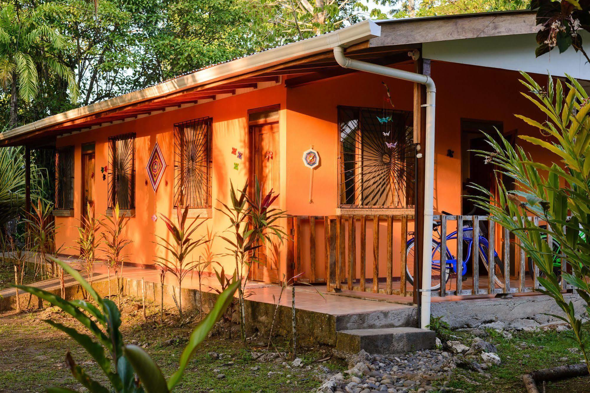 Cabinas Caribe Luna Cahuita Extérieur photo